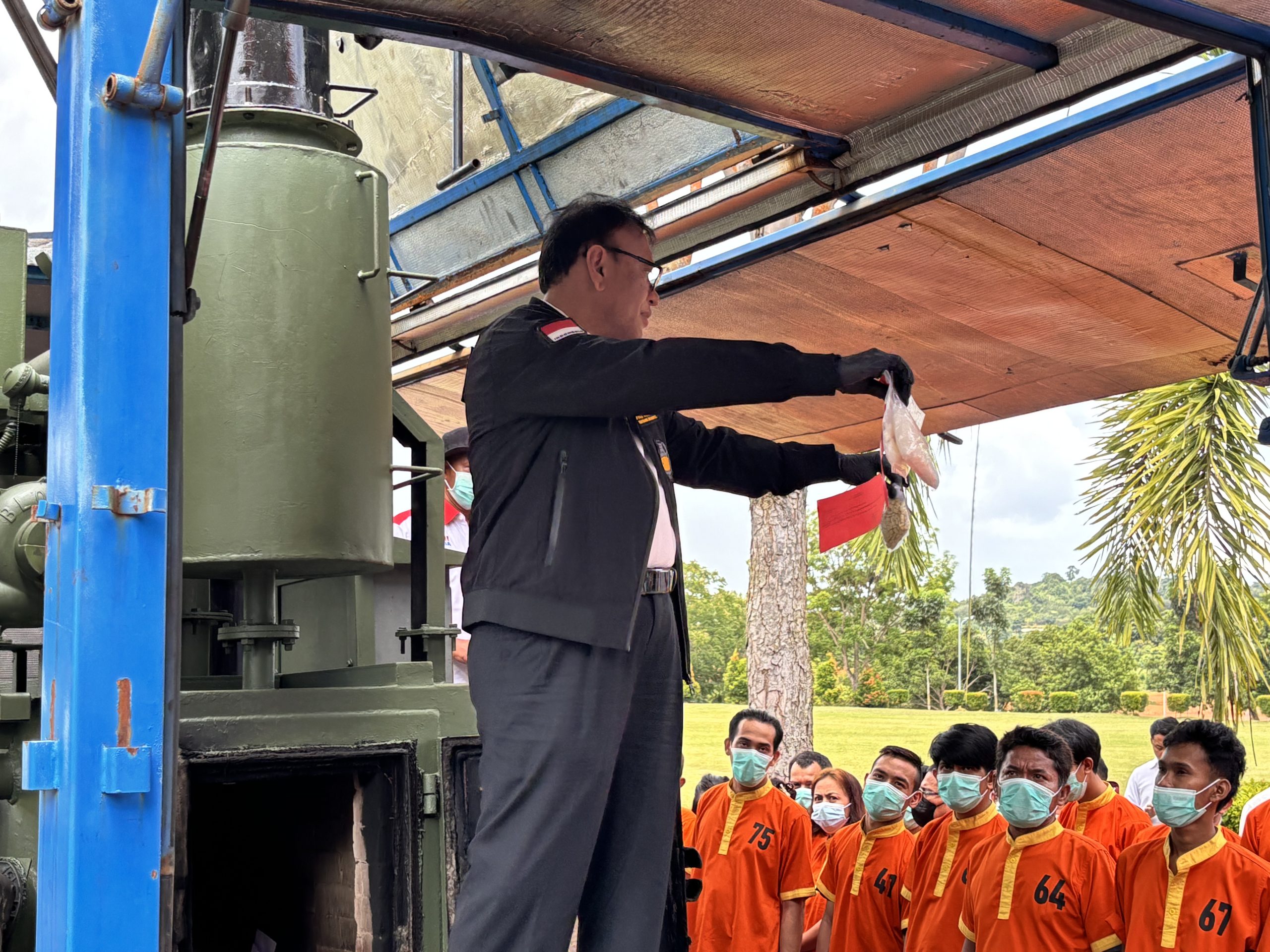 Kapolda Kepri Terima Satyalancana Wira Karya dari Presiden, DPD Granat Kepri Ucapkan Selamat Kapolda Kepri Terima Satyalancana Wira Karya dari Presiden, DPD Granat Kepri Ucapkan Selamat BBC Kepri