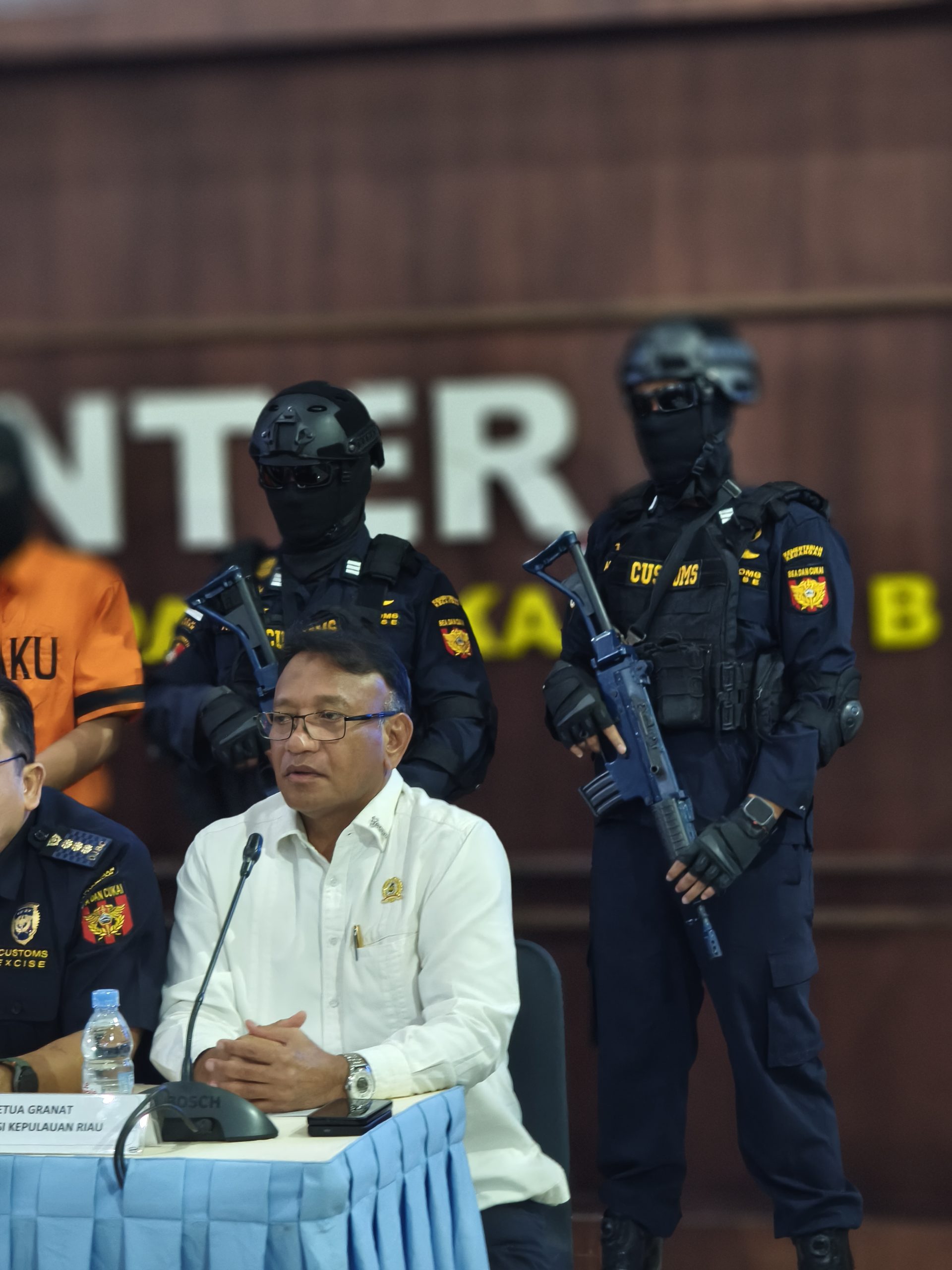 Bea Cukai Batam Gagalkan Penyelundupan 1,7 Kg Sabu: Empat Kurir Jaringan Internasional Ditangkap di Dua Lokasi Bea Cukai Batam Gagalkan Penyelundupan 1,7 Kg Sabu: Empat Kurir Jaringan Internasional Ditangkap di Dua Lokasi BBC Kepri